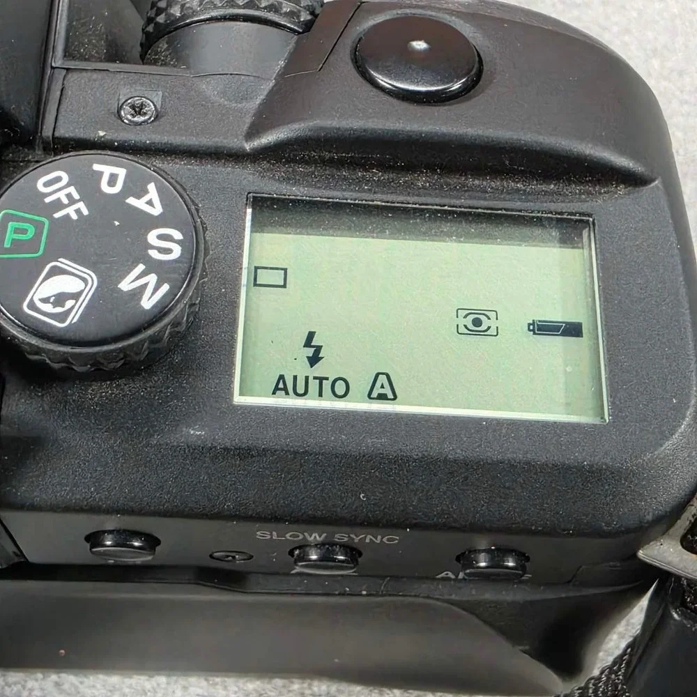Minolta Maxxum 70 SLR Film Camera 35mm Excellent 70-210mm f/4.5-5.6 lens Works.